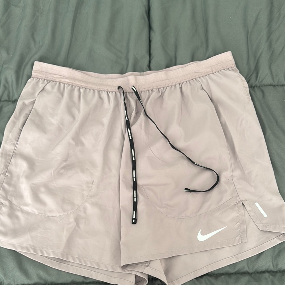 Nike men's Gray Shorts 5”
Worn a couple times
100% authentic